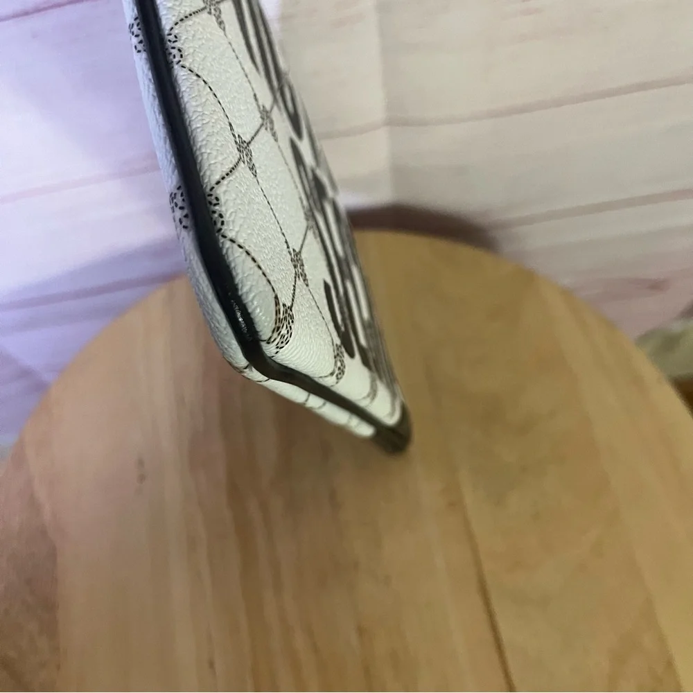 Victoria’s Secret White and‎ Black Wristlet Clutch Bag